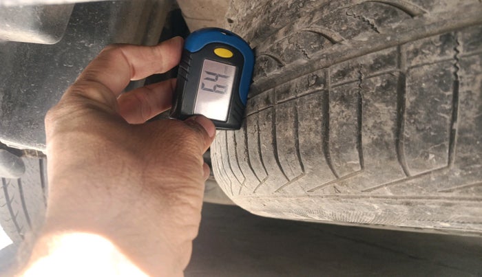 2014 Hyundai Santa Fe 2 WD, Diesel, Manual, 1,12,553 km, tyre