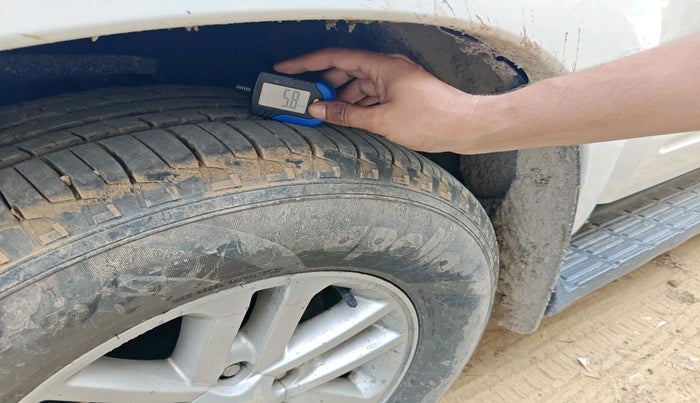 2013 Toyota Fortuner 3.0 4X2 AT, Diesel, Automatic, 1,21,569 km, tyre