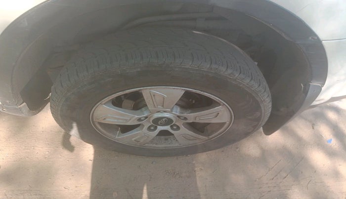 2012 Mahindra XUV500 W8, Diesel, Manual, 2,89,932 km, tyre