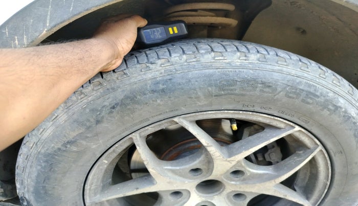 2017 Mahindra XUV500 W6 1.99, Diesel, Manual, 1,90,847 km, tyre