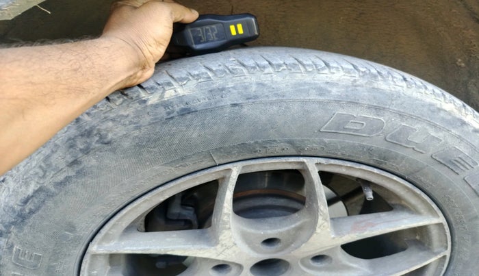 2017 Mahindra XUV500 W6 1.99, Diesel, Manual, 1,90,847 km, tyre