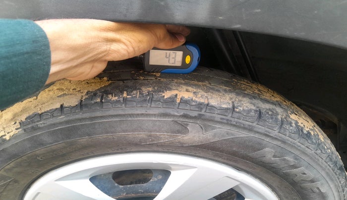 2017 Renault Kwid RXT 0.8, Petrol, Manual, 54,860 km, tyre