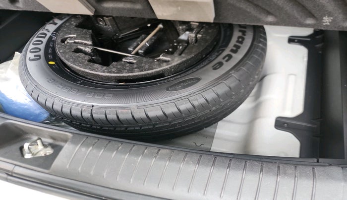 2017 Hyundai Creta SX PLUS 1.6 PETROL, Petrol, Manual, 12,870 km, tyre