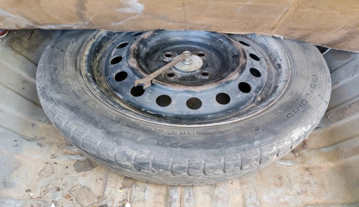 2013 Toyota Etios G, CNG, Manual, 95,110 km, tyre