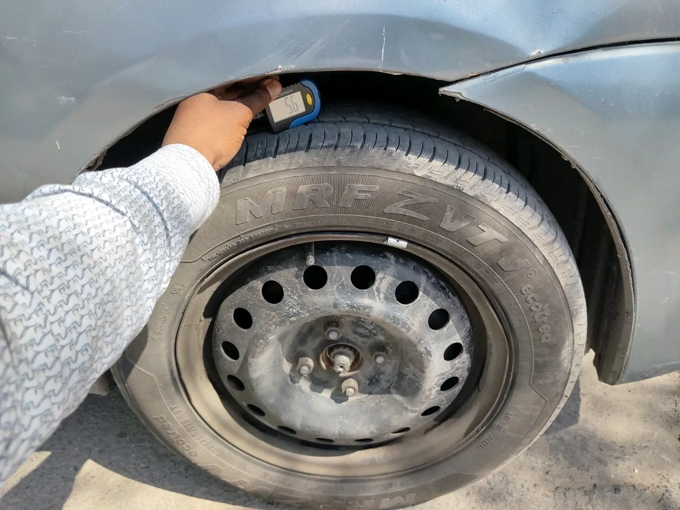 2013 Toyota Etios G, CNG, Manual, 95,110 km, tyre