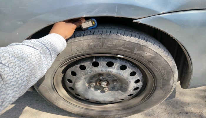 2013 Toyota Etios G, CNG, Manual, 95,110 km, tyre