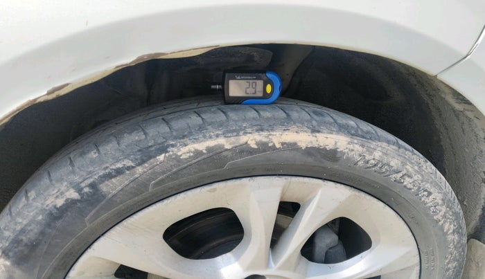 2015 Fiat Linea ELEGANTE DIESEL, Diesel, Manual, 2,06,608 km, tyre