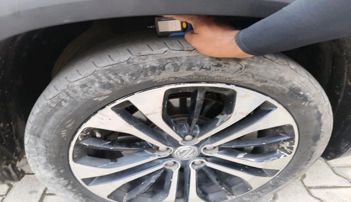 2021 MG HECTOR PLUS SELECT 2.0 DIESEL TURBO MT 7-STR, Diesel, Manual, 1,56,311 km, tyre