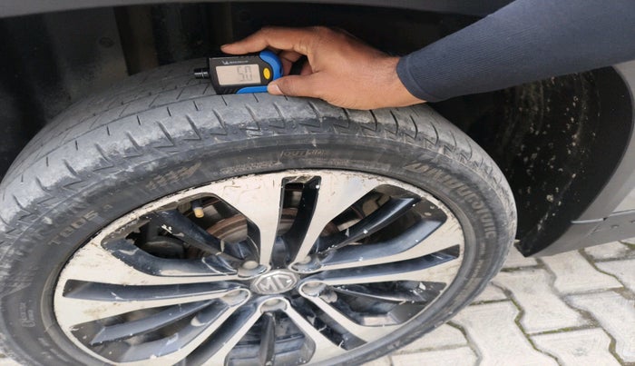 2021 MG HECTOR PLUS SELECT 2.0 DIESEL TURBO MT 7-STR, Diesel, Manual, 1,56,311 km, tyre