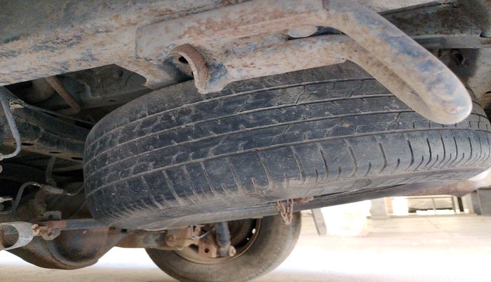 2013 Toyota Innova 2.5 G 7 STR, Diesel, Manual, 1,51,731 km, tyre