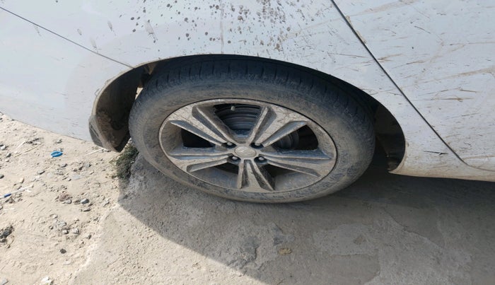 2019 Hyundai Verna 1.6 VTVT SX, Petrol, Manual, 64,058 km, tyre