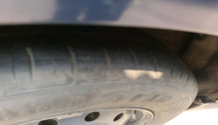 2017 Maruti Dzire VXI, Petrol, Manual, 81,126 km, tyre