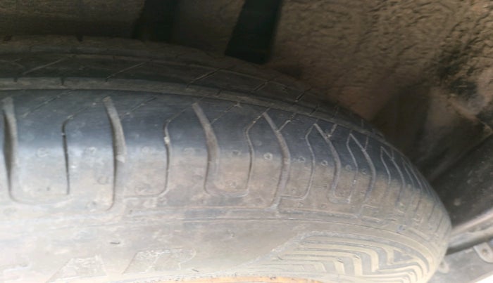 2017 Maruti Dzire VXI, Petrol, Manual, 81,126 km, tyre