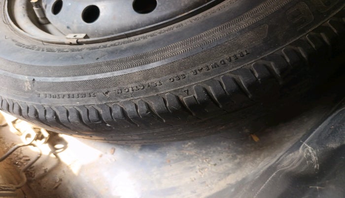 2017 Maruti Dzire VXI, Petrol, Manual, 81,126 km, tyre