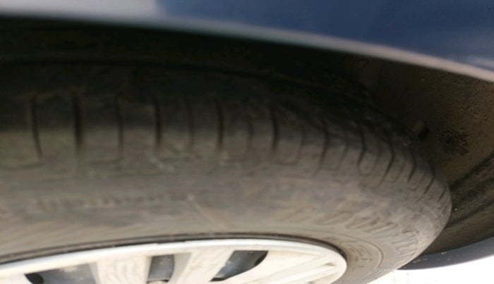 2017 Maruti Dzire VXI, Petrol, Manual, 81,126 km, tyre