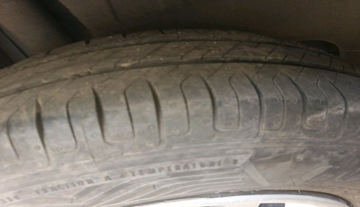 2017 Maruti Dzire VXI, Petrol, Manual, 81,126 km, tyre