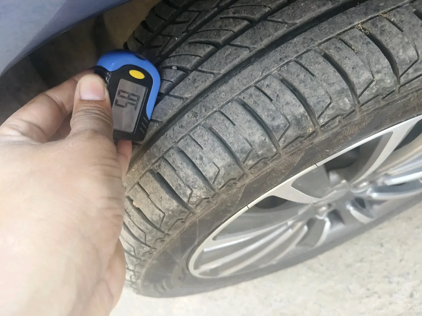 2019 Maruti Ciaz ALPHA  AT 1.5 SHVS PETROL, Petrol, Automatic, 76,739 km, tyre