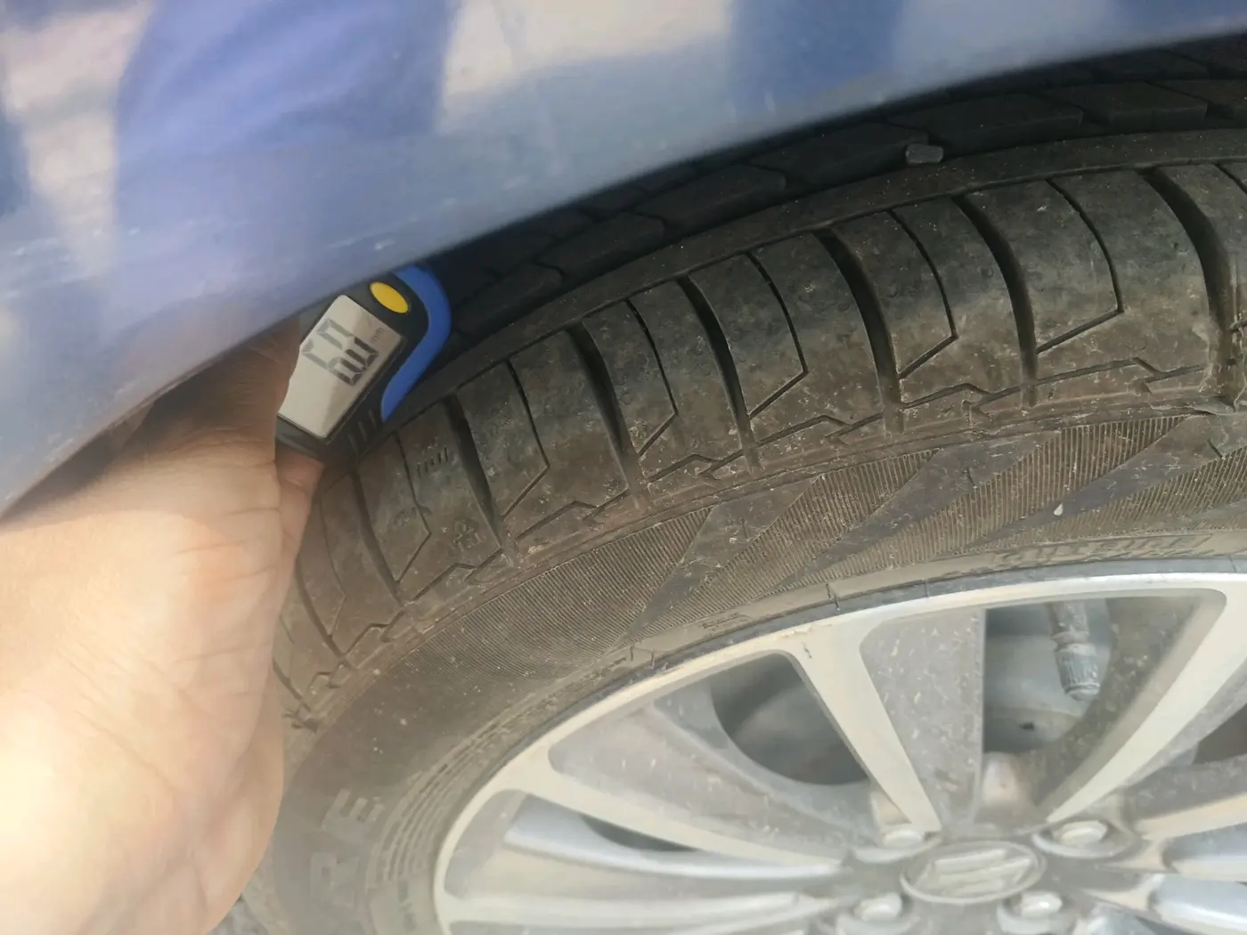 2019 Maruti Ciaz ALPHA  AT 1.5 SHVS PETROL, Petrol, Automatic, 76,739 km, tyre