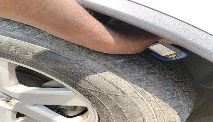 2012 Volvo XC 90 D5 AWD, Diesel, Automatic, 2,21,316 km, tyre