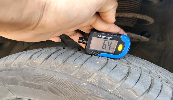 2017 Maruti Baleno DELTA PETROL 1.2, CNG, Manual, 1,37,596 km, tyre