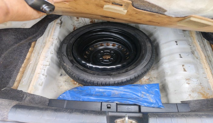 2013 Honda City 1.5L I-VTEC CORPORATE MT, Petrol, Manual, 1,26,098 km, tyre