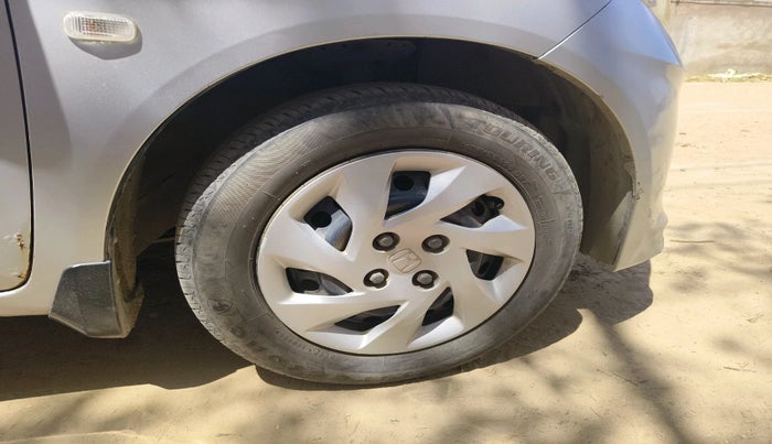 2015 Honda Amaze 1.5L I-DTEC S, Diesel, Manual, 1,57,102 km, tyre