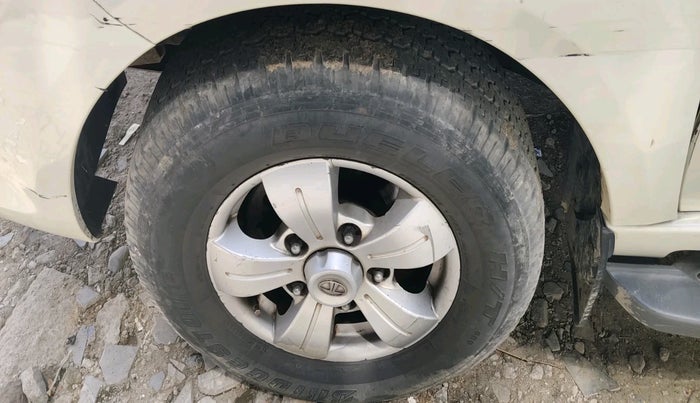 2017 Tata Safari Storme 2.2 EX 4X2, Diesel, Manual, 61,839 km, tyre