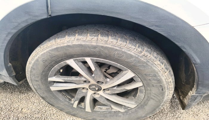 2022 Mahindra XUV700 AX 5 D MT 5 STR, Diesel, Manual, 1,30,636 km, tyre