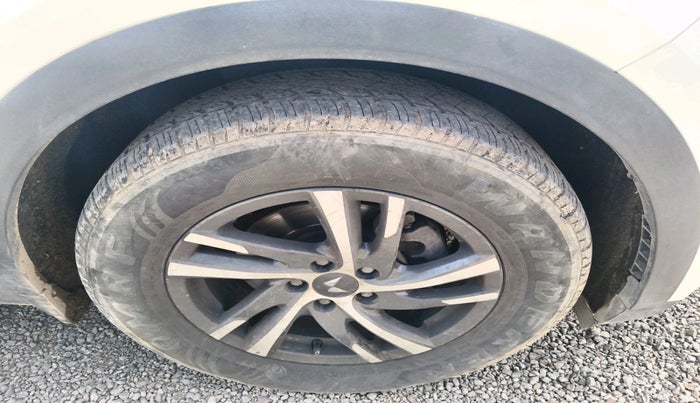 2022 Mahindra XUV700 AX 5 D MT 5 STR, Diesel, Manual, 1,30,636 km, tyre