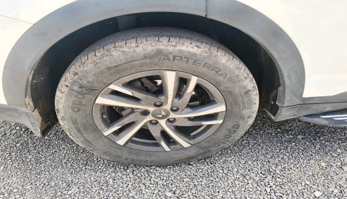 2022 Mahindra XUV700 AX 5 D MT 5 STR, Diesel, Manual, 1,30,636 km, tyre