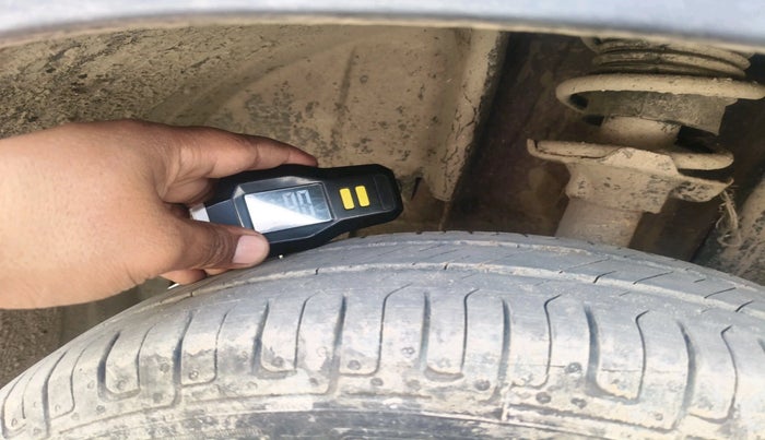 2016 Renault Kwid RXT 0.8, Petrol, Manual, 61,977 km, tyre