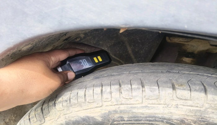 2016 Renault Kwid RXT 0.8, Petrol, Manual, 61,977 km, tyre