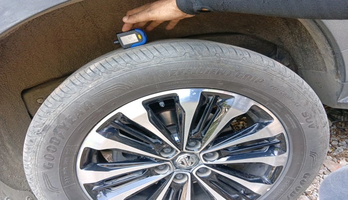 2022 MG GLOSTER SAVVY 7 STR 2.0 TWIN TURBO 4WD, Diesel, Automatic, 24,205 km, tyre