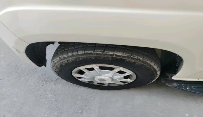 2017 Mahindra TUV300 T6, Diesel, Manual, 1,66,104 km, tyre