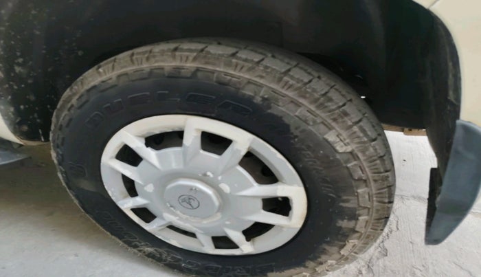 2017 Mahindra TUV300 T6, Diesel, Manual, 1,66,104 km, tyre