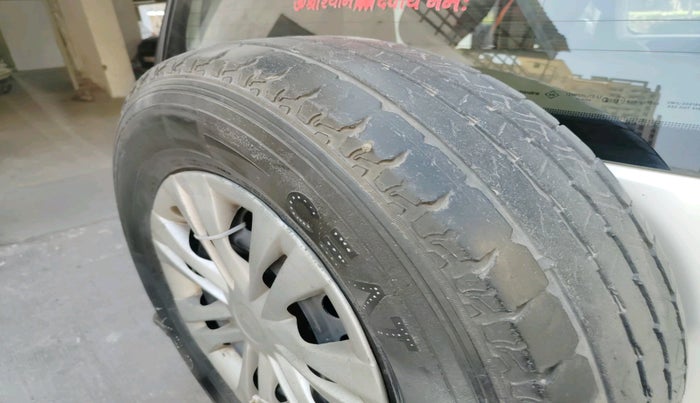 2017 Mahindra TUV300 T6, Diesel, Manual, 1,66,104 km, tyre