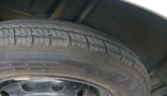 2012 Maruti Swift VDI, Diesel, Manual, 1,74,825 km, tyre