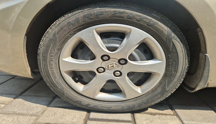 2012 Hyundai Verna FLUIDIC 1.6 VTVT EX, Petrol, Manual, 74,916 km, tyre