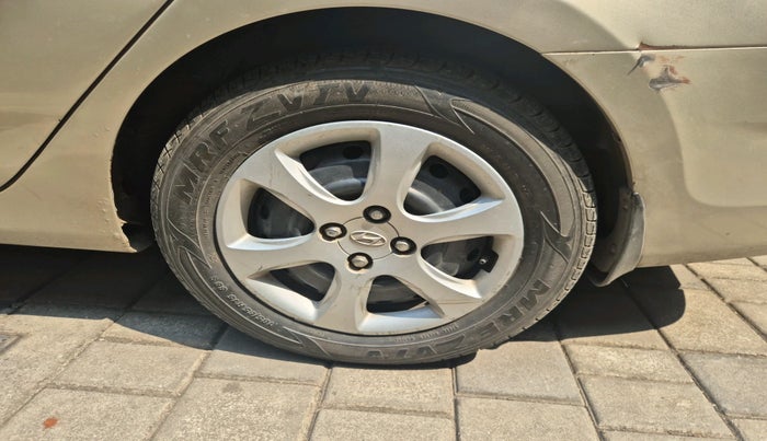 2012 Hyundai Verna FLUIDIC 1.6 VTVT EX, Petrol, Manual, 74,916 km, tyre