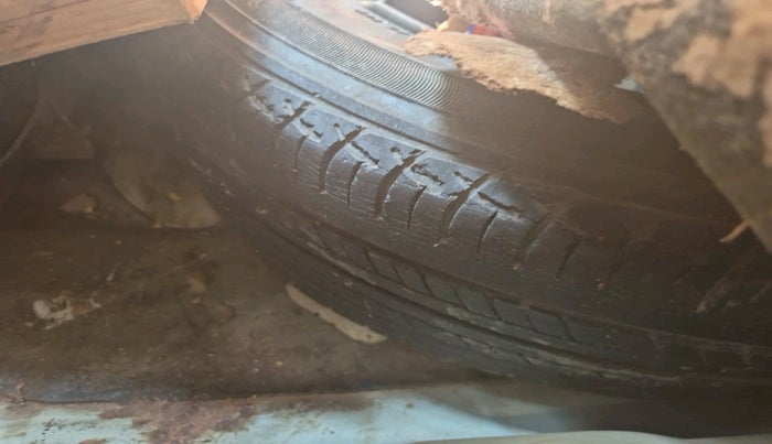 2012 Hyundai Verna FLUIDIC 1.6 VTVT EX, Petrol, Manual, 74,916 km, tyre