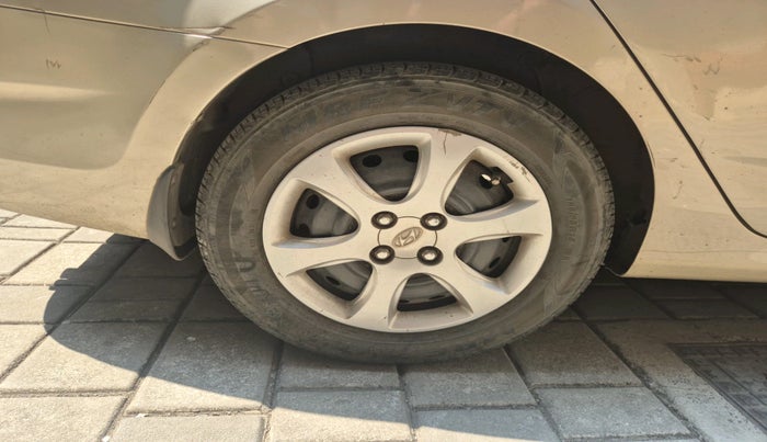 2012 Hyundai Verna FLUIDIC 1.6 VTVT EX, Petrol, Manual, 74,916 km, tyre