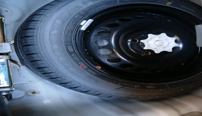 2015 Hyundai Grand i10 ASTA 1.2 KAPPA VTVT, Petrol, Manual, 37,481 km, tyre