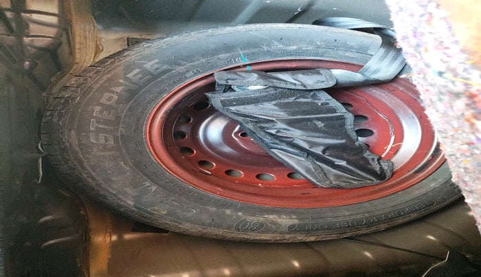 2021 Renault Kwid CLIMBER 1.0 AMT (O), Petrol, Automatic, 42,422 km, tyre