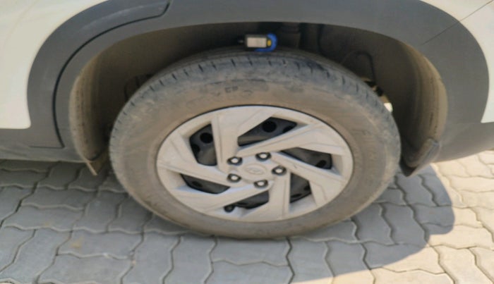 2021 Hyundai Creta E 1.5 PETROL, Petrol, Manual, 15,111 km, tyre