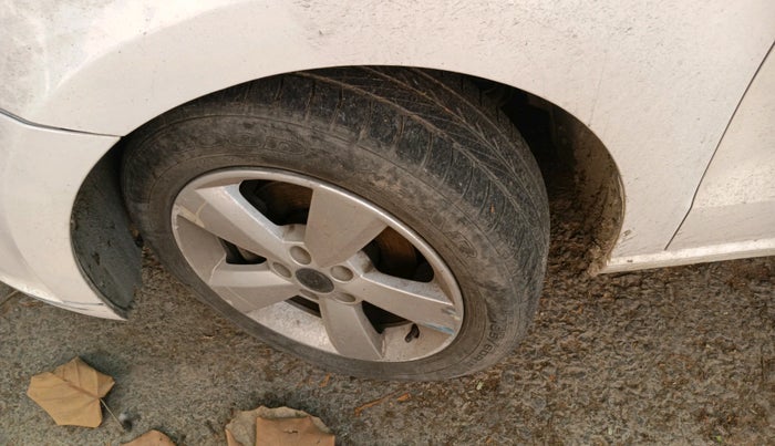 2015 Skoda Rapid AMBITION 1.6 MPI MT, Petrol, Manual, 52,751 km, tyre