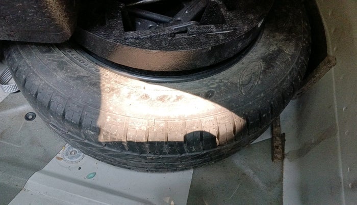 2015 Skoda Rapid AMBITION 1.6 MPI MT, Petrol, Manual, 52,751 km, tyre