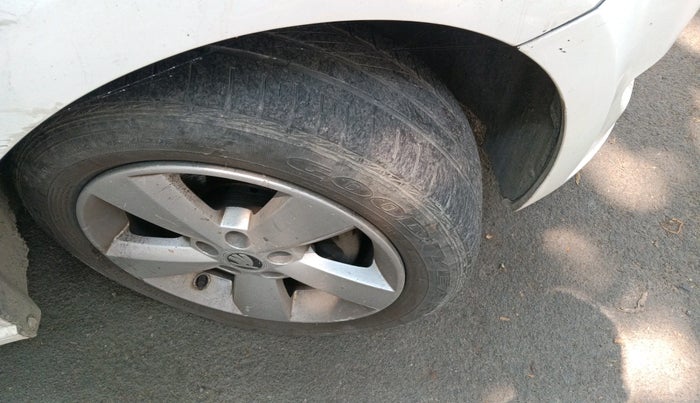 2015 Skoda Rapid AMBITION 1.6 MPI MT, Petrol, Manual, 52,751 km, tyre