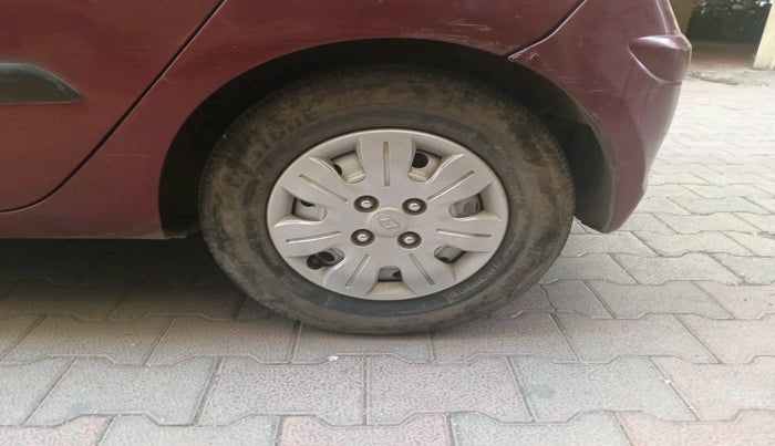 2014 Hyundai i10 MAGNA 1.1, Petrol, Manual, 82,411 km, tyre