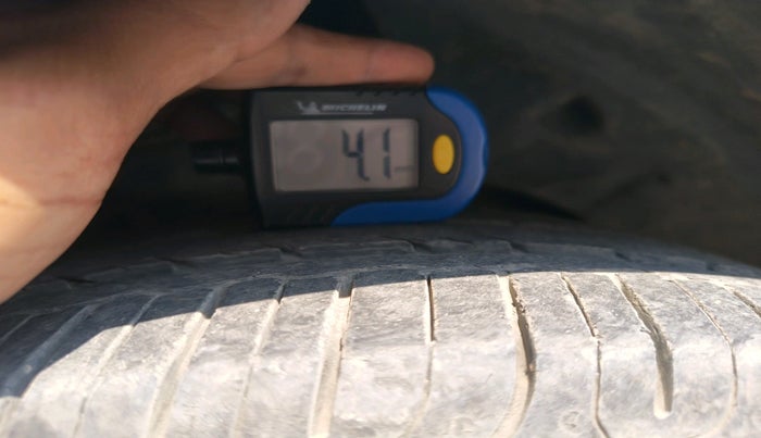 2011 Hyundai i20 SPORTZ 1.2, CNG, Manual, 80,529 km, tyre