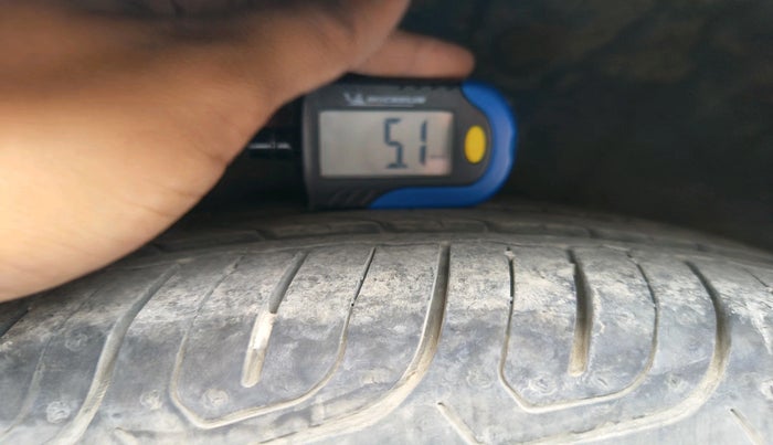 2011 Hyundai i20 SPORTZ 1.2, CNG, Manual, 80,529 km, tyre